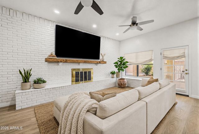 3715 W PARADISE Lane, Phoenix, AZ 85053