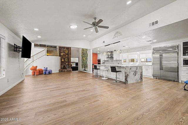 3715 W PARADISE Lane, Phoenix, AZ 85053