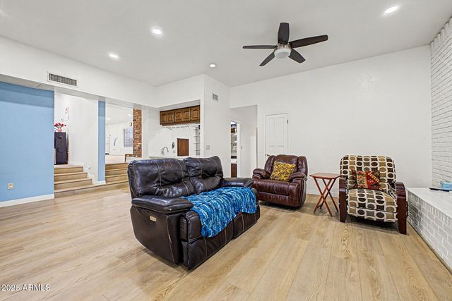 3715 W PARADISE Lane, Phoenix, AZ 85053
