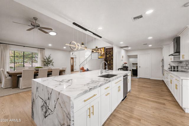 3715 W PARADISE Lane, Phoenix, AZ 85053