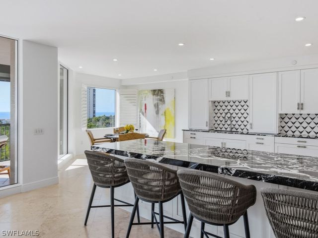 8930 Bay Colony DR 703, Naples, FL 34108