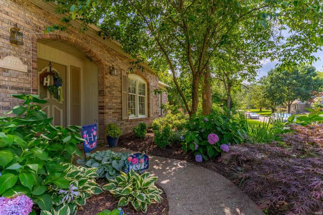 7377 Castle Hills Drive, Newburgh, IN 47630