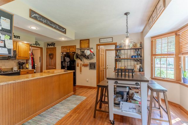 7377 Castle Hills Drive, Newburgh, IN 47630