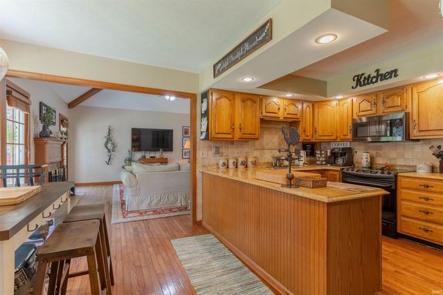 7377 Castle Hills Drive, Newburgh, IN 47630