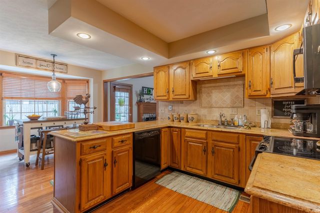 7377 Castle Hills Drive, Newburgh, IN 47630