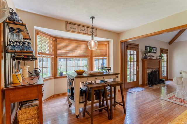 7377 Castle Hills Drive, Newburgh, IN 47630