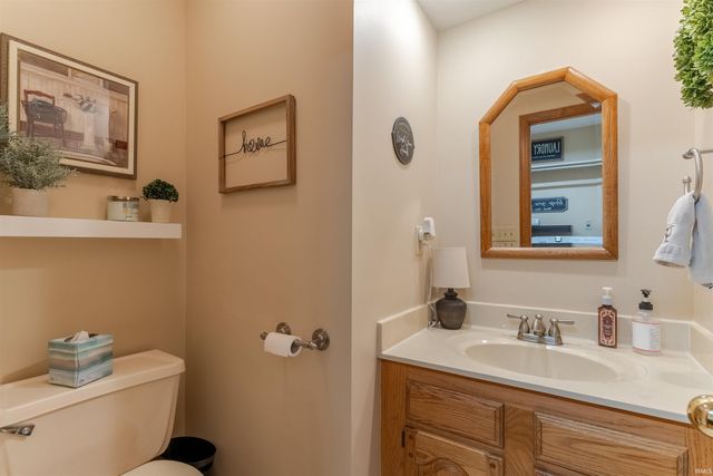 7377 Castle Hills Drive, Newburgh, IN 47630