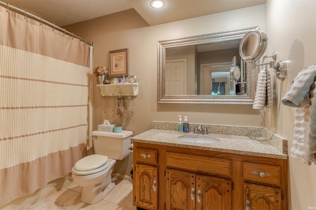 7377 Castle Hills Drive, Newburgh, IN 47630