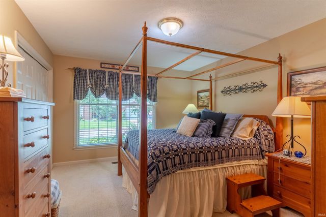 7377 Castle Hills Drive, Newburgh, IN 47630