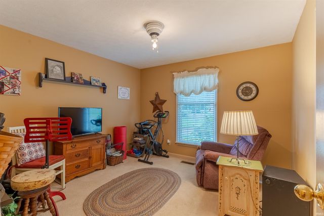 7377 Castle Hills Drive, Newburgh, IN 47630