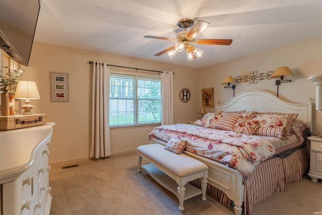 7377 Castle Hills Drive, Newburgh, IN 47630