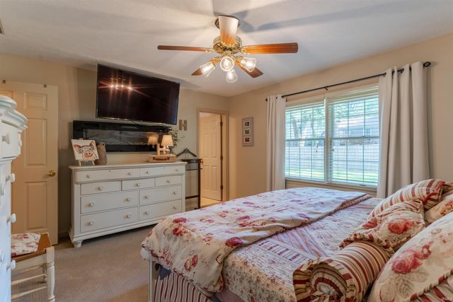 7377 Castle Hills Drive, Newburgh, IN 47630