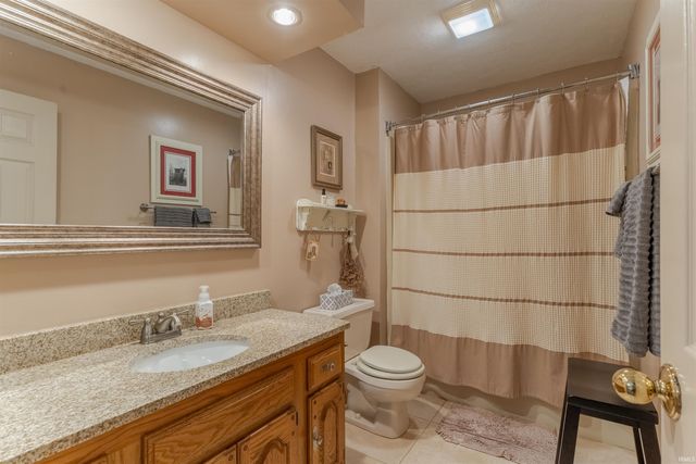 7377 Castle Hills Drive, Newburgh, IN 47630