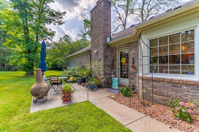 7377 Castle Hills Drive, Newburgh, IN 47630