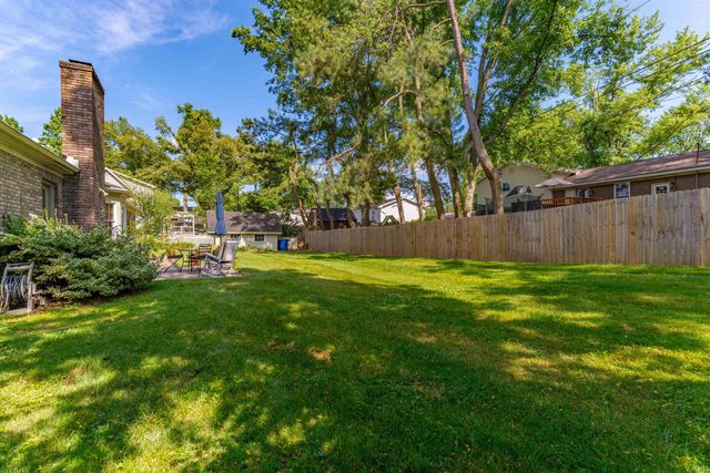 7377 Castle Hills Drive, Newburgh, IN 47630