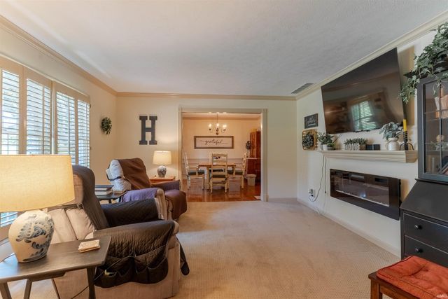 7377 Castle Hills Drive, Newburgh, IN 47630