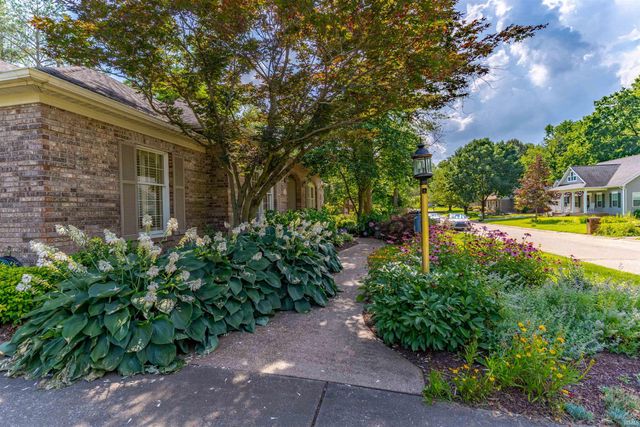 7377 Castle Hills Drive, Newburgh, IN 47630