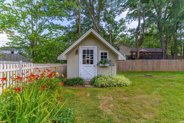 7377 Castle Hills Drive, Newburgh, IN 47630