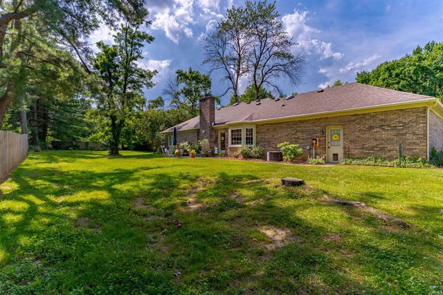 7377 Castle Hills Drive, Newburgh, IN 47630