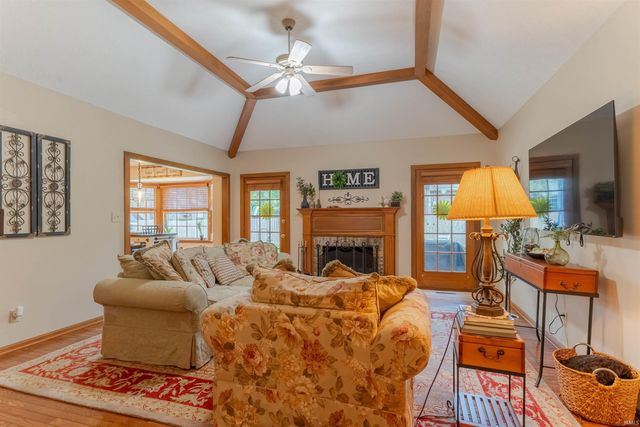 7377 Castle Hills Drive, Newburgh, IN 47630