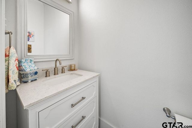 6601 Hollytree Circle, Tyler, TX 75703