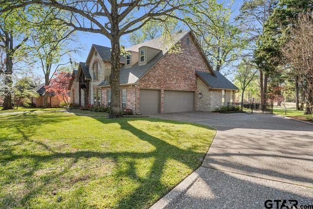 6601 Hollytree Circle, Tyler, TX 75703