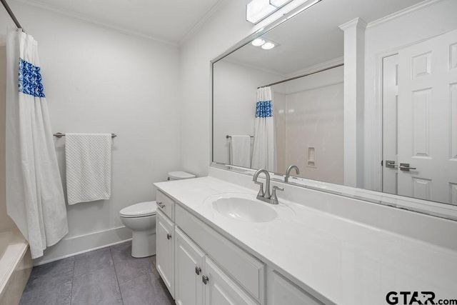 6601 Hollytree Circle, Tyler, TX 75703