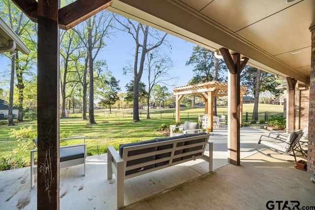 6601 Hollytree Circle, Tyler, TX 75703