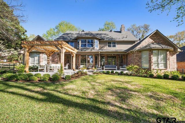 6601 Hollytree Circle, Tyler, TX 75703