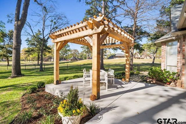 6601 Hollytree Circle, Tyler, TX 75703