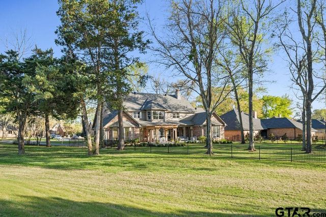 6601 Hollytree Circle, Tyler, TX 75703