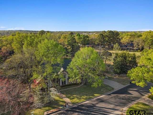 6601 Hollytree Circle, Tyler, TX 75703
