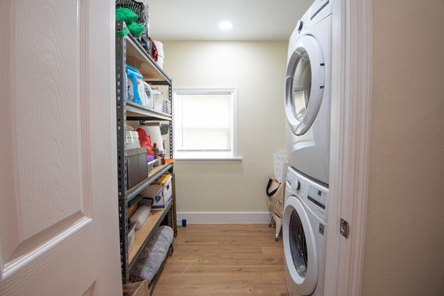 1105 E Alamo, Brenham, TX 77833
