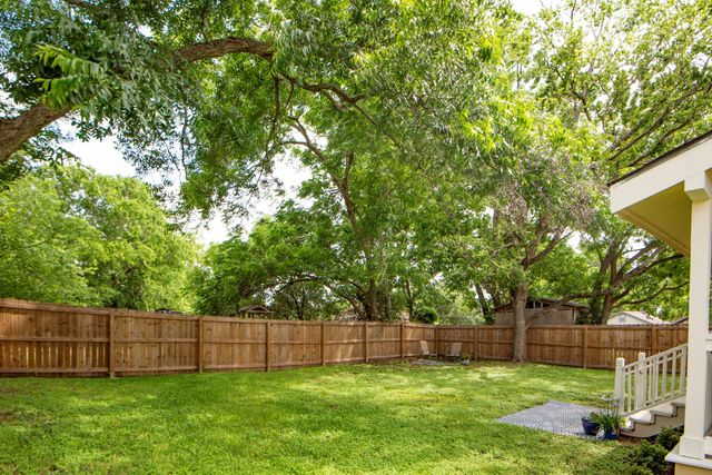 1105 E Alamo, Brenham, TX 77833