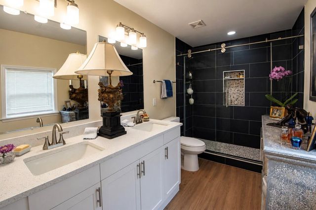 1105 E Alamo, Brenham, TX 77833