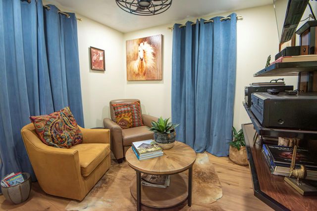 1105 E Alamo, Brenham, TX 77833