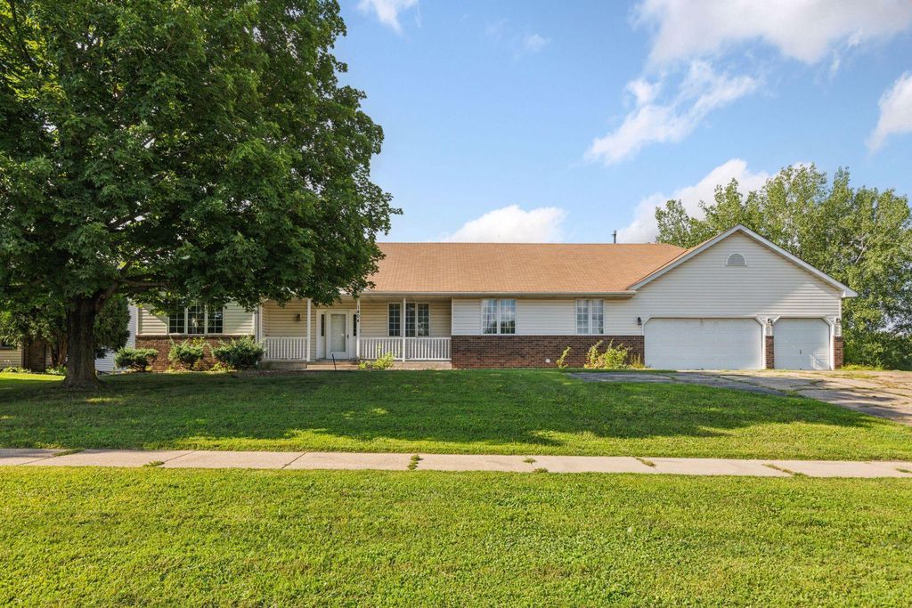 1404 Southcross Drive W, Burnsville, MN 55306