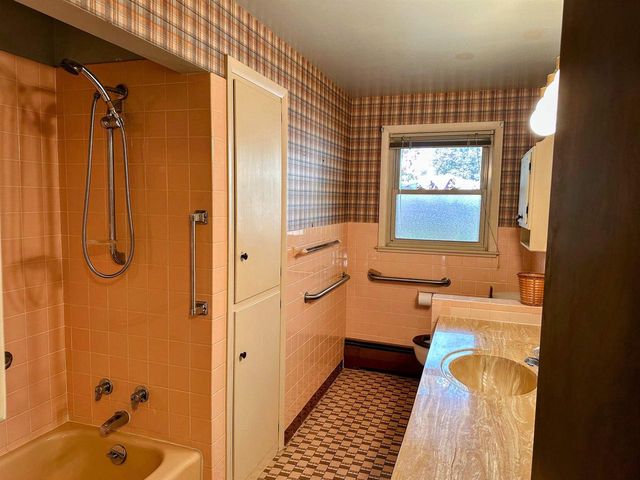 237 S CLAY STREET, De Pere, WI 54115