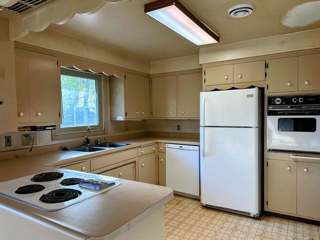 237 S CLAY STREET, De Pere, WI 54115