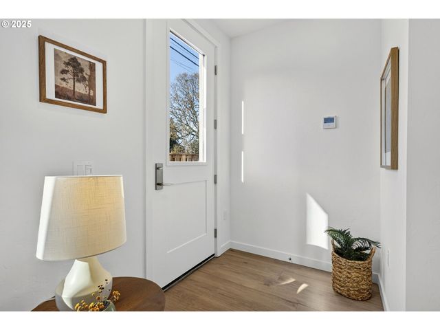 7208 Ne Going St St, Portland, OR 97218