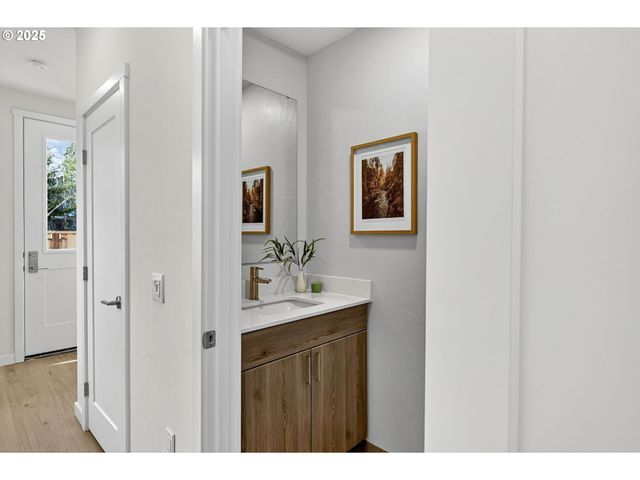 7208 Ne Going St St, Portland, OR 97218