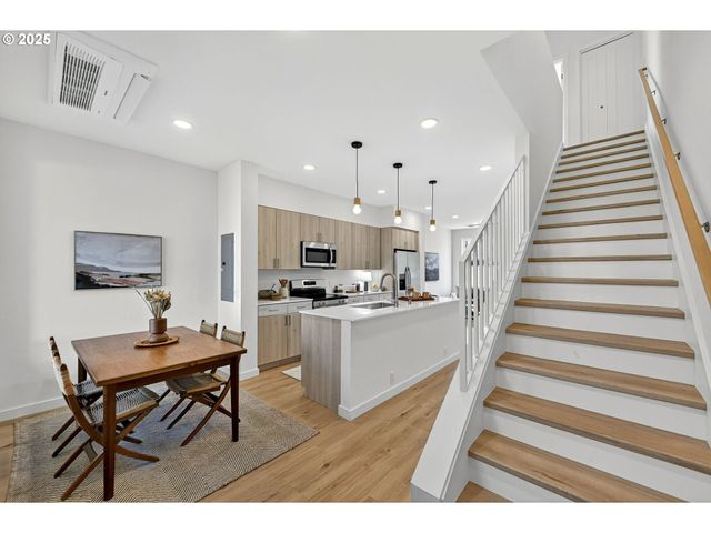 7208 Ne Going St St, Portland, OR 97218