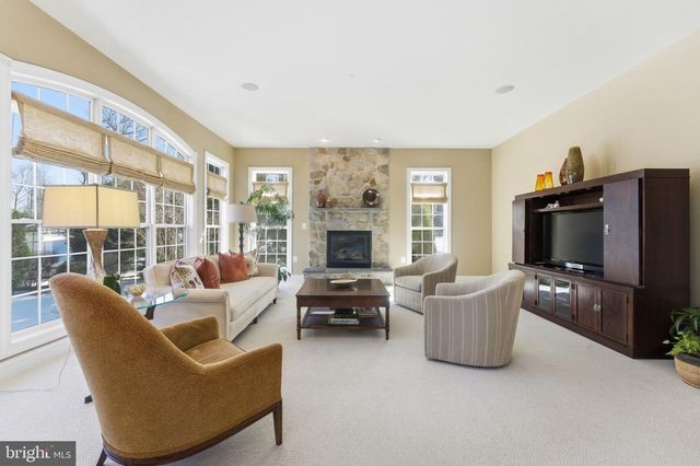 204 LAWSON RD SE, Leesburg, VA 20175