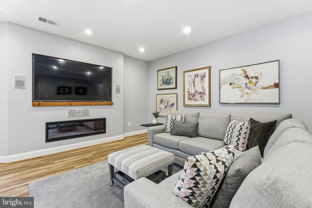 204 LAWSON RD SE, Leesburg, VA 20175