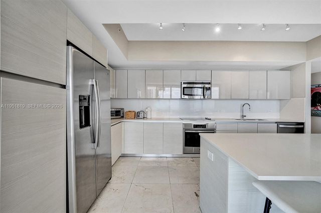 2600 E Hallandale Beach Blvd T3201, Hallandale Beach, FL 33009