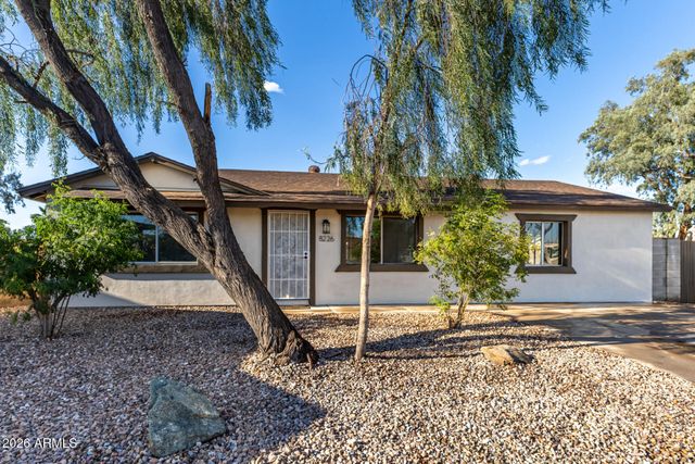 8226 W MEADOWBROOK Avenue, Phoenix, AZ 85033