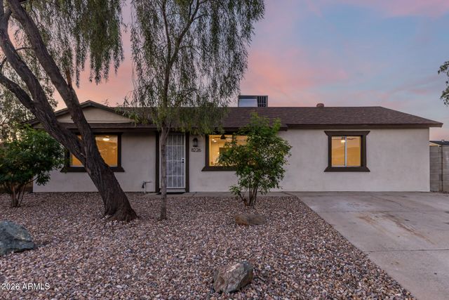 8226 W MEADOWBROOK Avenue, Phoenix, AZ 85033