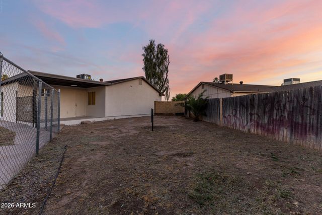 8226 W MEADOWBROOK Avenue, Phoenix, AZ 85033