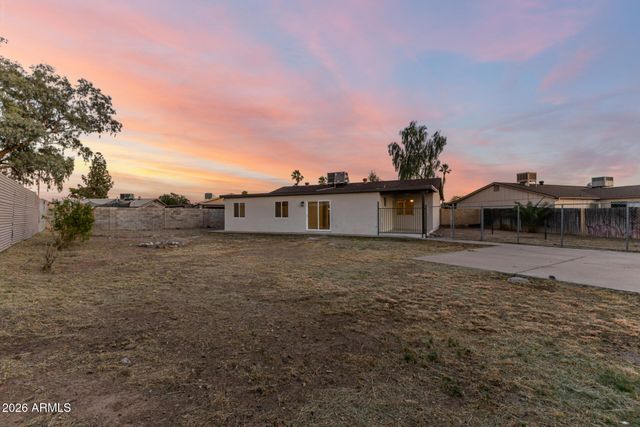 8226 W MEADOWBROOK Avenue, Phoenix, AZ 85033