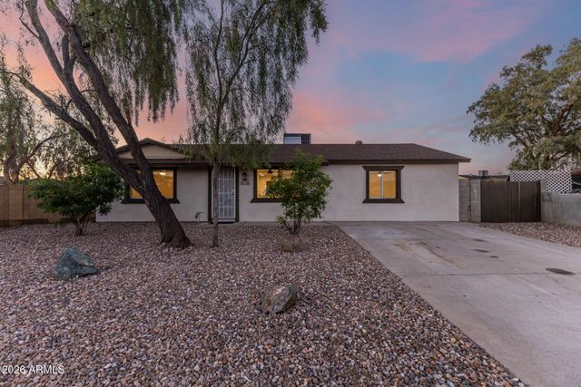 8226 W MEADOWBROOK Avenue, Phoenix, AZ 85033